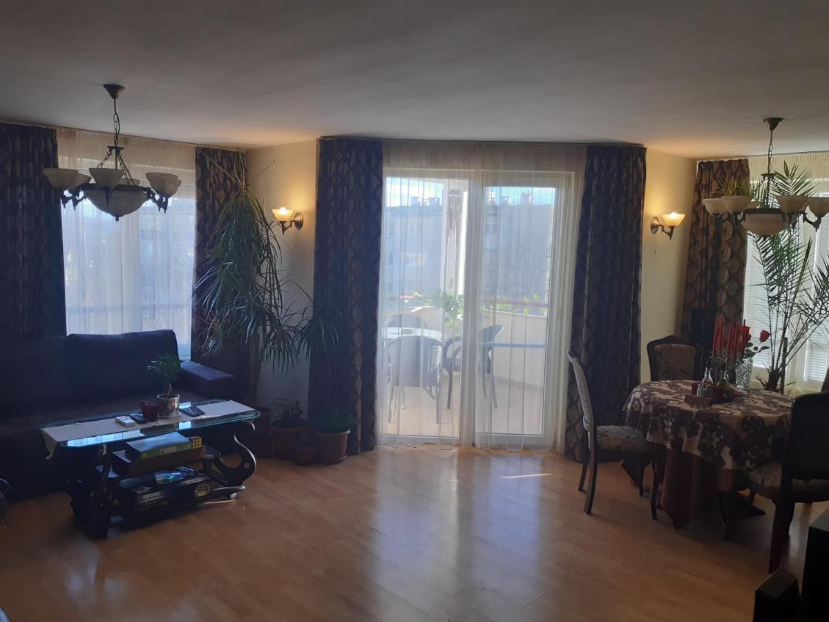 Nish 7 Apartamento Veliko Tŭrnovo Exterior foto